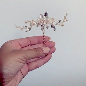 Wedding hair pin. Used once